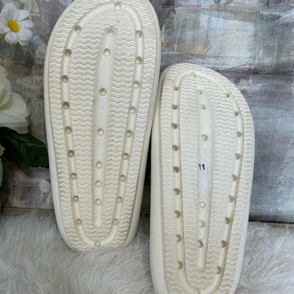 NEW Unbranded Beaded Slide Sandals with Multicolor Embellishments- White Size 11